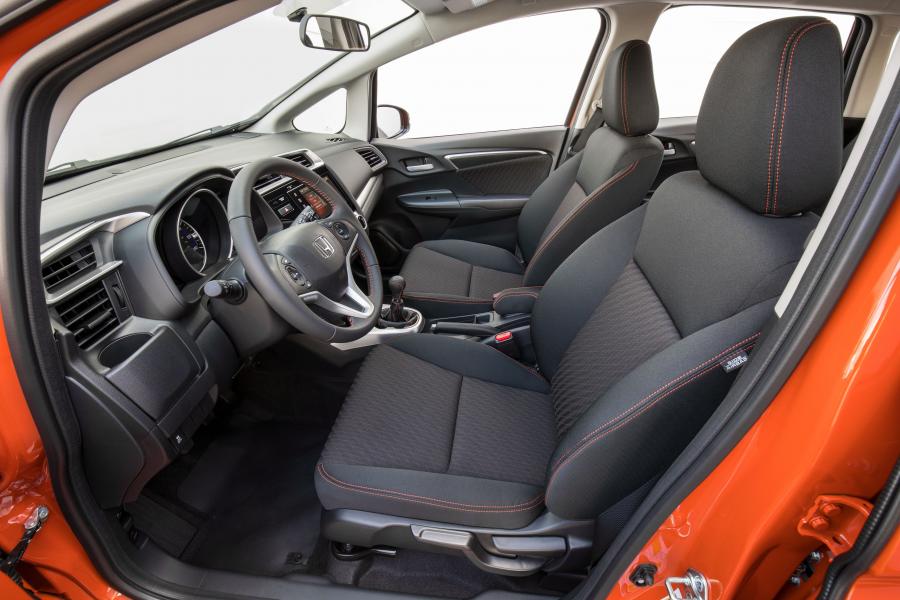 Интерьер Honda Fit Sport 2017 года  (NA) (фото 34 из 71)